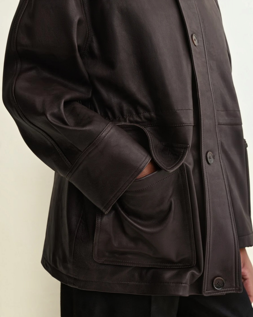 Veste Merci Paris Arma Maeve en cuir d'agneau marron grain de café avec poches plaquées et fermeture boutonnée