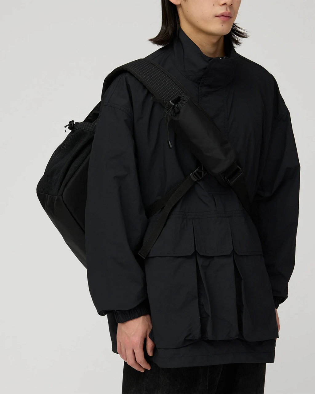 Sac messager noir Merci Paris Snow Peak en tissu ripstop quadrillé avec bandoulière réglable et porte-bouteille