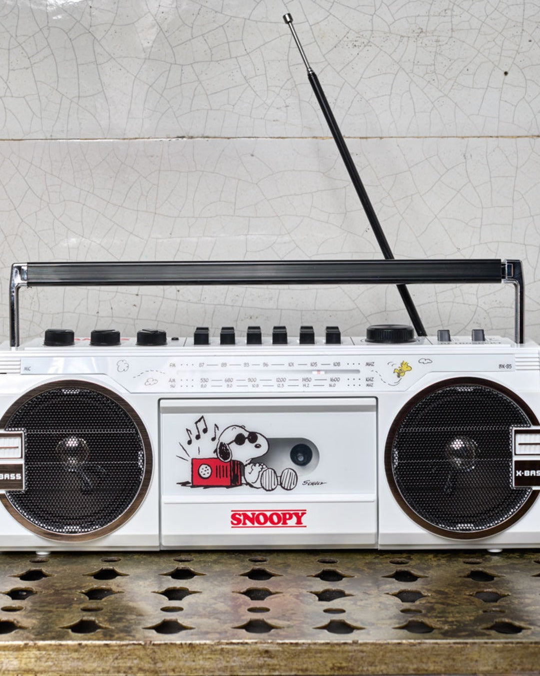 Peanuts x Retrospekt - Boombox Cassette Player BX85 - Snoopy