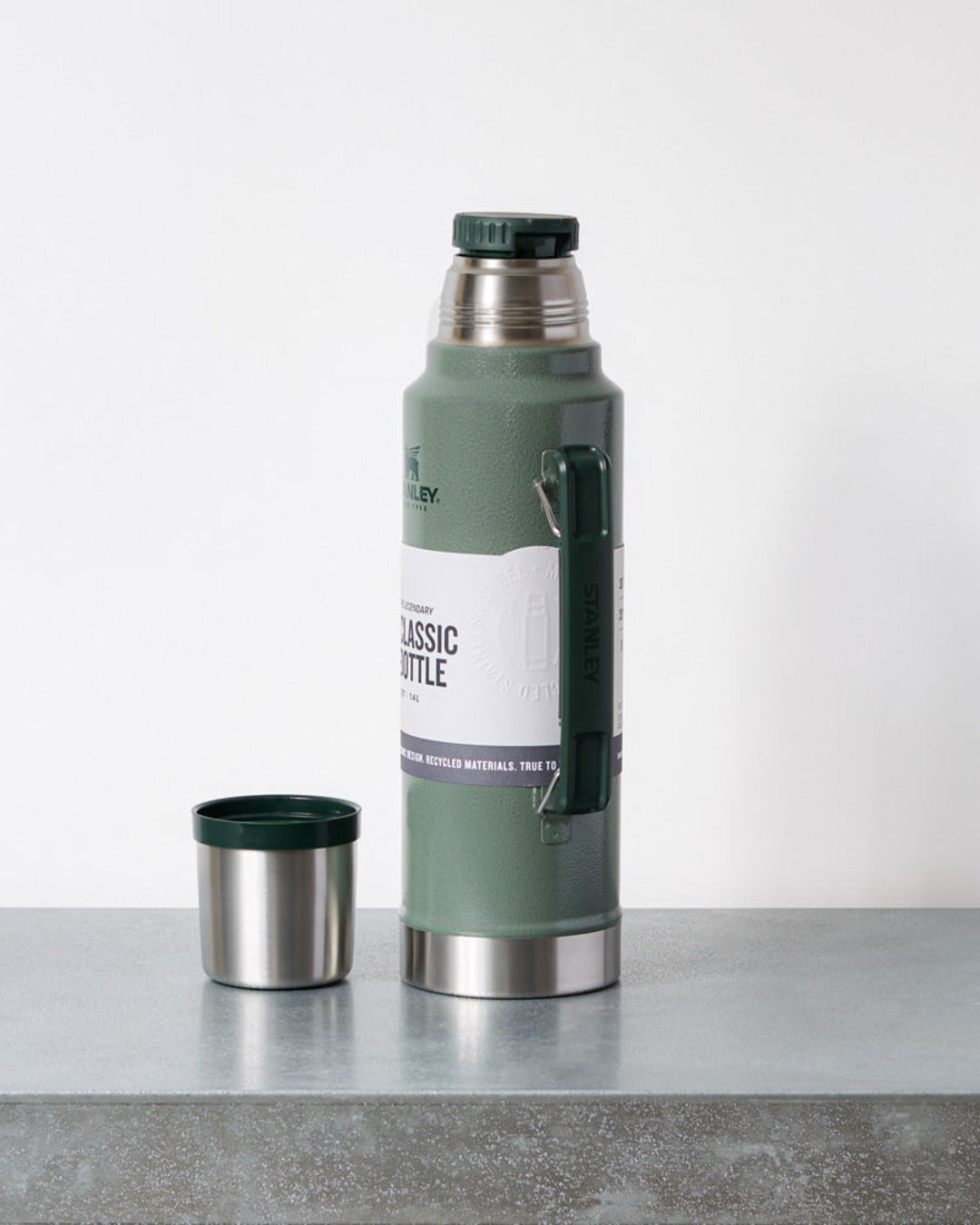 Stanley - Classic Legendary Insulated Bottle - 1.4L - Green