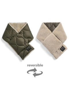 Écharpe réversible Merci Paris Taion en duvet olive matelassé et polaire beige, style militaire avec surpiqûres onion