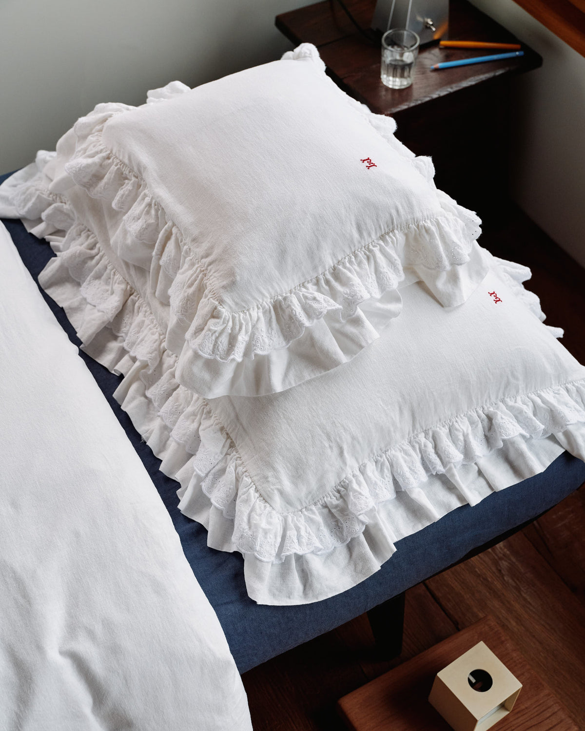 Merci - Embroidered Linen Bedding Set - 02 Oeillet