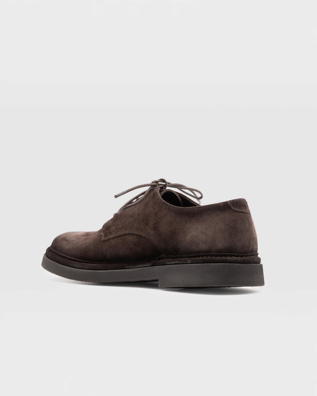 Derbies Alexander Hotto pour Merci Paris en daim moka avec lacets et semelle en caoutchouc, vue de profil