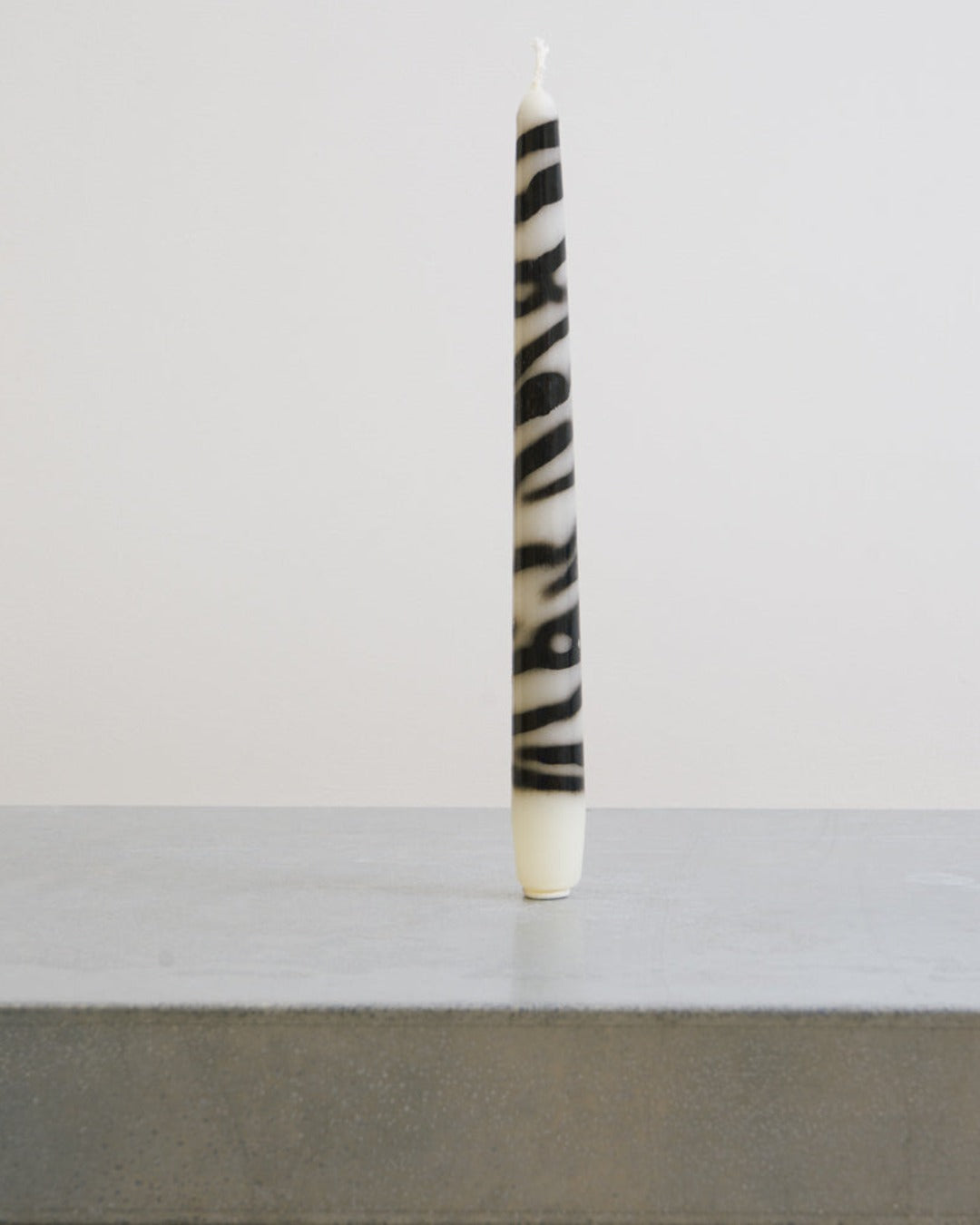 Introna - Conical candle - Zebra