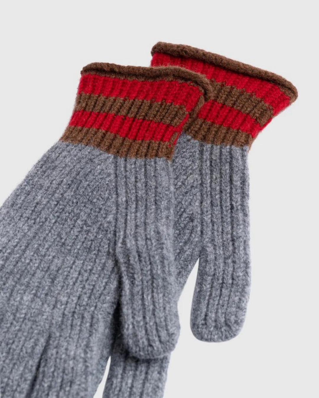 Gants Merci Paris Howlin' en laine d'agneau gris clair avec maille côtelée et poignets rayés rouge et marron