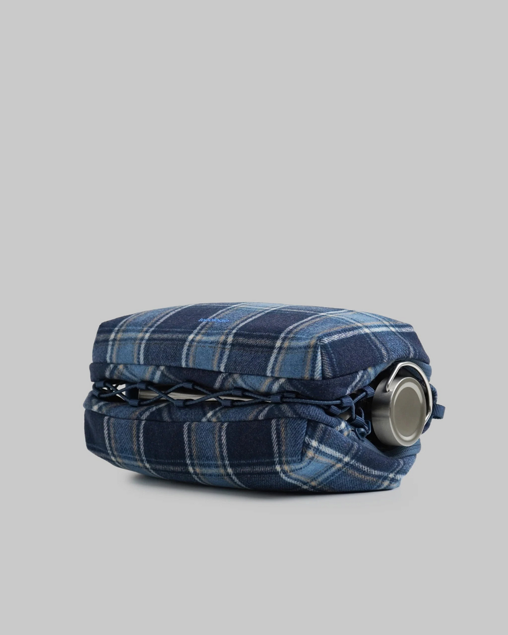 Sacoche porte-bouteille Merci Paris Topologie en tissu bleu à carreaux avec cordon élastique de maintien