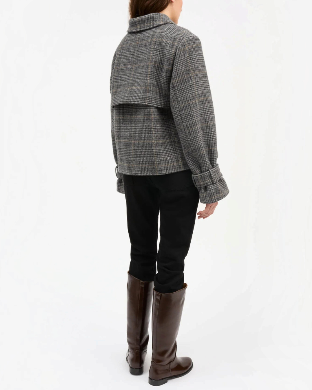 Rear view of the gray checked Harriet jacket Merci Paris by Skall Studio in recycled wool with wide sleeves