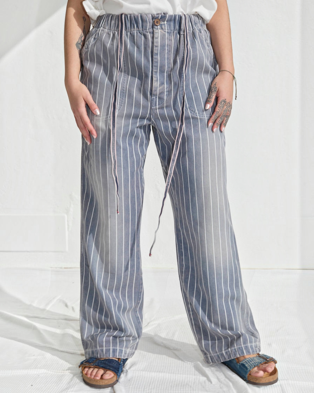 Pantalon Merci Paris Dr Collectors P85 HBT bleu indigo à rayures verticales, coupe ample en coton doux et délavé