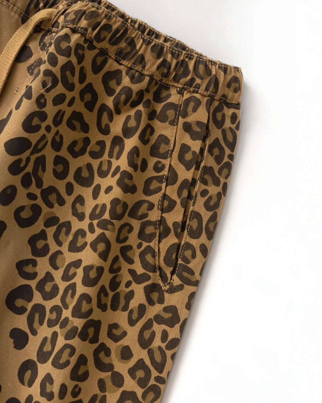 Pantalon de chef Merci Paris Service Works en sergé de coton biologique à motif léopard avec taille élastique