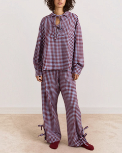Ensemble pyjama Merci Paris Damson Madder en flanelle à carreaux vichy rouge et bleu avec liens à nouer