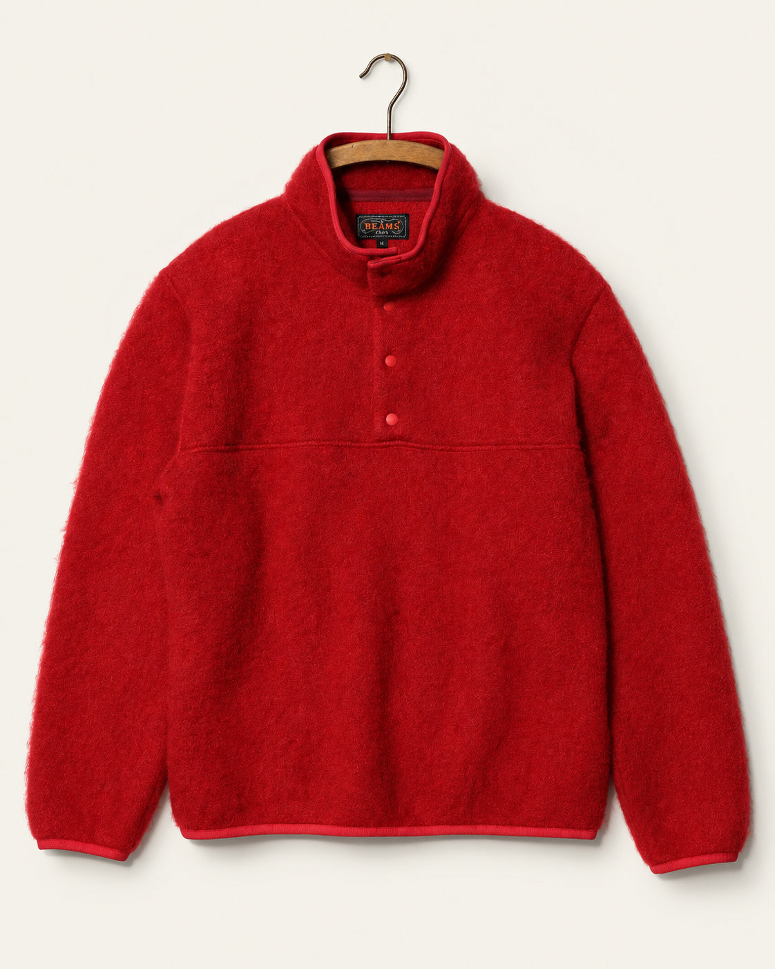 Beams Plus - Pull Col Montant - Rouge, vue de face sur cintre